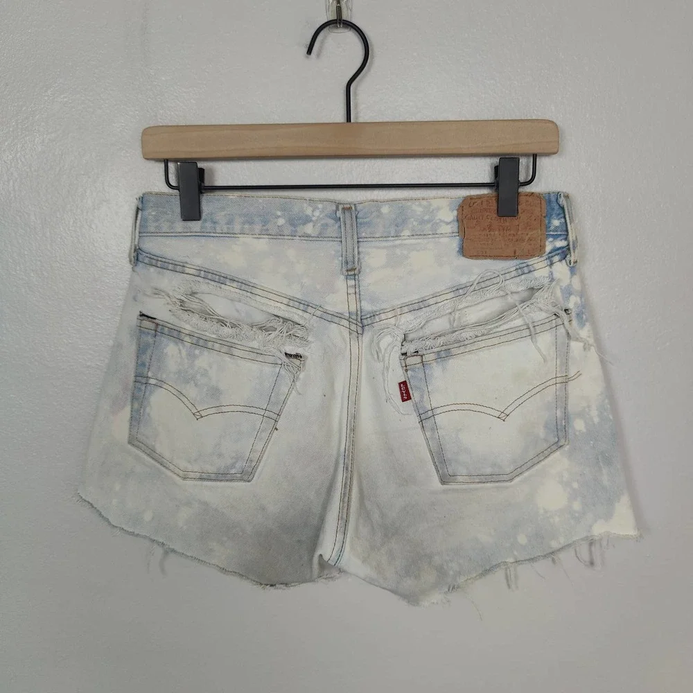 Vtg 70s Levi's Shorts Womens 28 501 Cut-Off Button Fly Bleach Wash Distressed - Picture 4 of 10